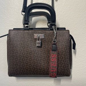Guess bag in great condition, almost never used